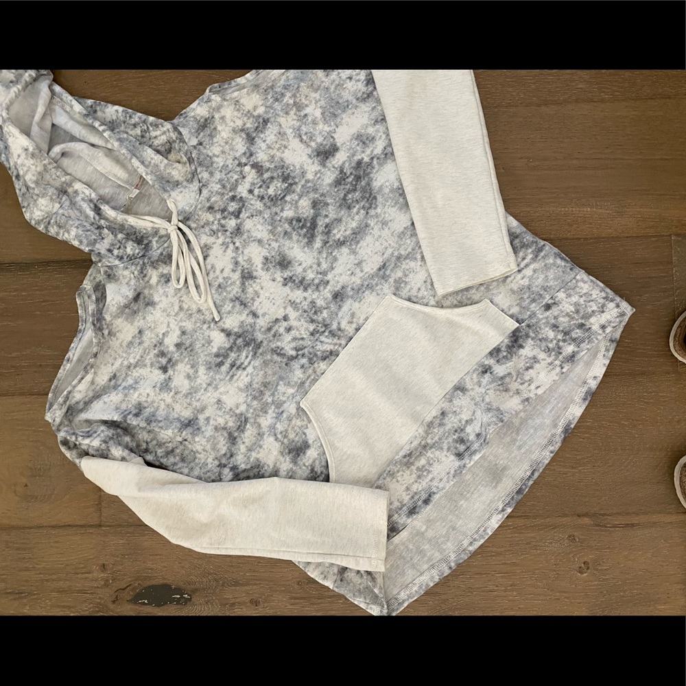 Comfortable light hoodie pullover